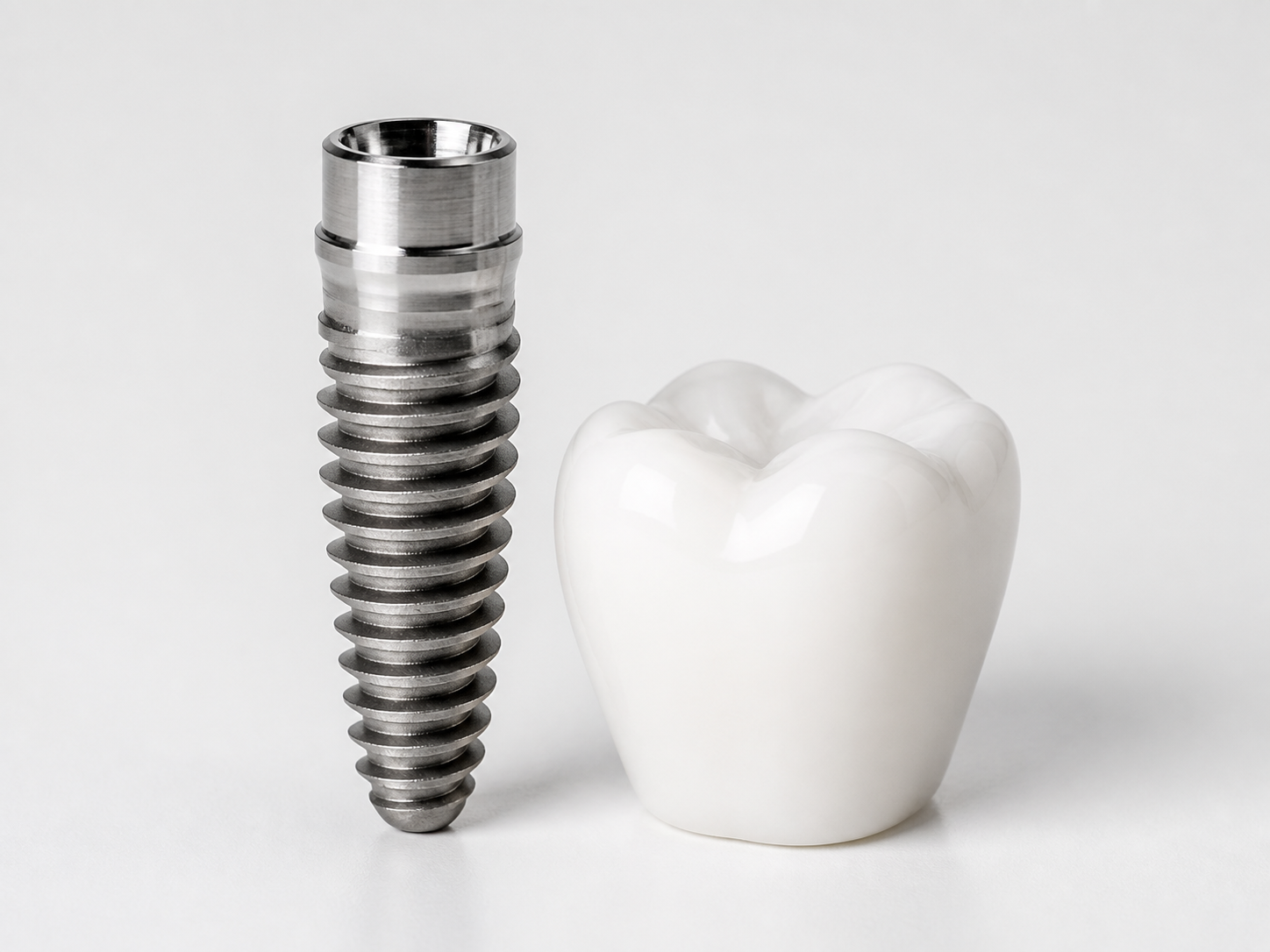 Implant dentaire en titane et couronne